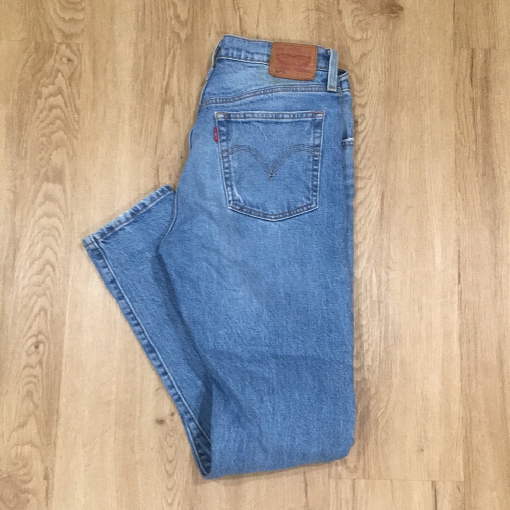 501 Levi’s Skinny. Button up closure. W27 L30